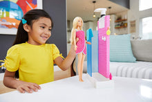 Carica l'immagine nel visualizzatore di Gallery, Barbie- Playset con Doccia Bambola con Accessori, Giocattolo per Bambini 3+ Anni, FXG51