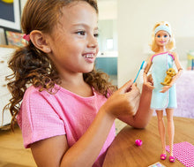 Carica l'immagine nel visualizzatore di Gallery, Barbie- Wellness Playset Spa con Bambola e Accessori Giocattolo per Bambini 3+ Anni, Multicolore, GJG55