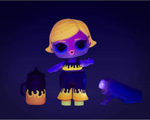 Carica l'immagine nel visualizzatore di Gallery, L.O.L. Surprise! Lights Glitter Doll with 8 Surprises Including Black Light Surprises