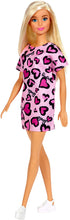 Carica l'immagine nel visualizzatore di Gallery, Barbie- Bambola Bionda con Abito Rosa con Cuoricini e Scarpe Giocattolo per Bambini 3+ Anni, Multicolore, GHW45