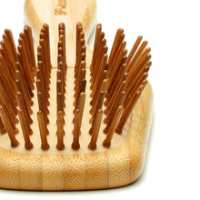 Carica l'immagine nel visualizzatore di Gallery, BFWood Spazzola Capelli in bambù per massaggiare il cuoio capelluto - bamboo - Ilgrandebazar