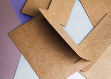Carica l'immagine nel visualizzatore di Gallery, Confezione da 50 buste quadrate in carta kraft con linguetta, brown - Ilgrandebazar