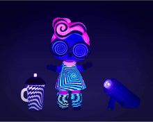Carica l'immagine nel visualizzatore di Gallery, L.O.L. Surprise! Lights Glitter Doll with 8 Surprises Including Black Light Surprises