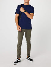 Carica l'immagine nel visualizzatore di Gallery, Fruit of the Loom Heavy Cotton Tee Shirt, T-shirt Uomo, Blu L, (Navy) - Ilgrandebazar