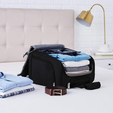Carica l'immagine nel visualizzatore di Gallery, AmazonBasics - Bagaglio per vano sottosedile, Nero 33cm, Nero