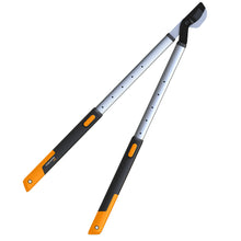 Carica l'immagine nel visualizzatore di Gallery, Fiskars Troncarami telescopico con lame bypass SmartFit per legno verde, Nero - Ilgrandebazar