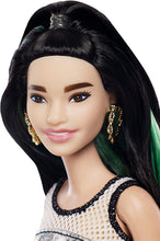 Carica l'immagine nel visualizzatore di Gallery, Barbie- Fashionistas Bambola con Vestito Argento Glitter, FXL50