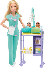 Carica l'immagine nel visualizzatore di Gallery, Barbie- Carriere Playset Pediatra Bambola, 2 Neonati e Accessori Giocattolo per Bambini 3+ Anni, GKH23