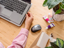 Carica l'immagine nel visualizzatore di Gallery, Trust Yvi+ Mouse Wireless Silenzioso con Design Sostenibile, 800-1600 DPI, per Mano Sinistra e Destra, Microricevitore USB, Mouse Senza Fili Compatto per PC, Computer, Laptop, Mac - Nero