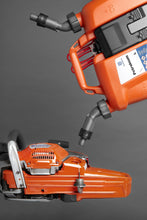 Carica l'immagine nel visualizzatore di Gallery, Husqvarna 580754201 - Tanica carburante Combinata, Benzina 5 l e Multicolore - Ilgrandebazar
