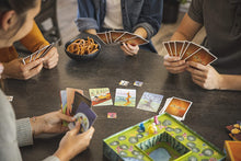 Carica l'immagine nel visualizzatore di Gallery, Asmodee - Dixit Gioco da Tavolo, Edizione in italiano, 8000 Single
