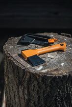 Carica l'immagine nel visualizzatore di Gallery, Fiskars 1015617 Ascia da Taglio, X5 (Lunghezza: 23 cm), Nero/Arancione - Ilgrandebazar