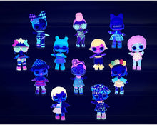 Carica l'immagine nel visualizzatore di Gallery, L.O.L. Surprise! Lights Glitter Doll with 8 Surprises Including Black Light Surprises