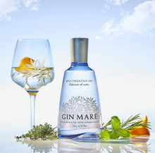 Carica l'immagine nel visualizzatore di Gallery, Gin Mare Mediterranean Gin, 700ml bottiglia 700 ml