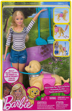 Carica l'immagine nel visualizzatore di Gallery, Barbie-A Spasso coi Cuccioli con Cagnolino Che Fa i Bisogni e Accessori, Multicolore, DWJ68
