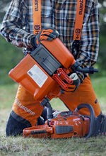 Carica l'immagine nel visualizzatore di Gallery, Husqvarna 580754201 - Tanica carburante Combinata, Benzina 5 l e Multicolore - Ilgrandebazar