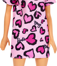 Carica l'immagine nel visualizzatore di Gallery, Barbie- Bambola Bionda con Abito Rosa con Cuoricini e Scarpe Giocattolo per Bambini 3+ Anni, Multicolore, GHW45