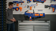 Carica l'immagine nel visualizzatore di Gallery, Nerf- Titan CS-50 Blaster Motorizzato con Tamburo Rotante da 50...
