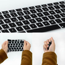 Carica l'immagine nel visualizzatore di Gallery, Italian Copritastiera Silicone Coperchio della Tastiera per MacBook PRO Nero