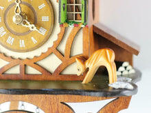 Carica l'immagine nel visualizzatore di Gallery, Orologio a cucù della Foresta Nera in vero legno con meccanismo Marrone