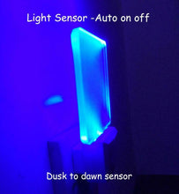 Carica l'immagine nel visualizzatore di Gallery, Greenic 2 Pezzi LED Luce Notturna da Presa con Sensore Crepuscolare...