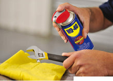 Carica l'immagine nel visualizzatore di Gallery, Bomboletta da 290 ml di lubrificante spary WD-40 Beccuccio di precisione spruzzo