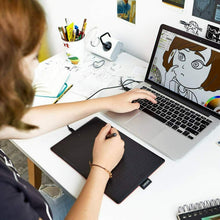 Carica l'immagine nel visualizzatore di Gallery, Tavoletta grafica WACOM ONE BY WACOM Medium Metodo di risonanza elettromagnetica