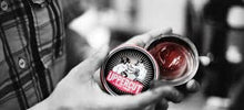 Carica l'immagine nel visualizzatore di Gallery, Uppercut Deluxe Hair Pomade Pomata Per Capelli Rockabilly Super Strong a...