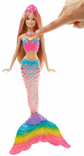 Carica l'immagine nel visualizzatore di Gallery, Barbie DHC40 Bambola Sirena Magico Arcobaleno