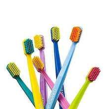 Carica l'immagine nel visualizzatore di Gallery, Curaprox ultra morbido spazzolino-Confezione tripla Assorted