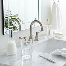 Carica l'immagine nel visualizzatore di Gallery, AmazonBasics Vapor - Set di accessori da bagno, 4 pezzi
